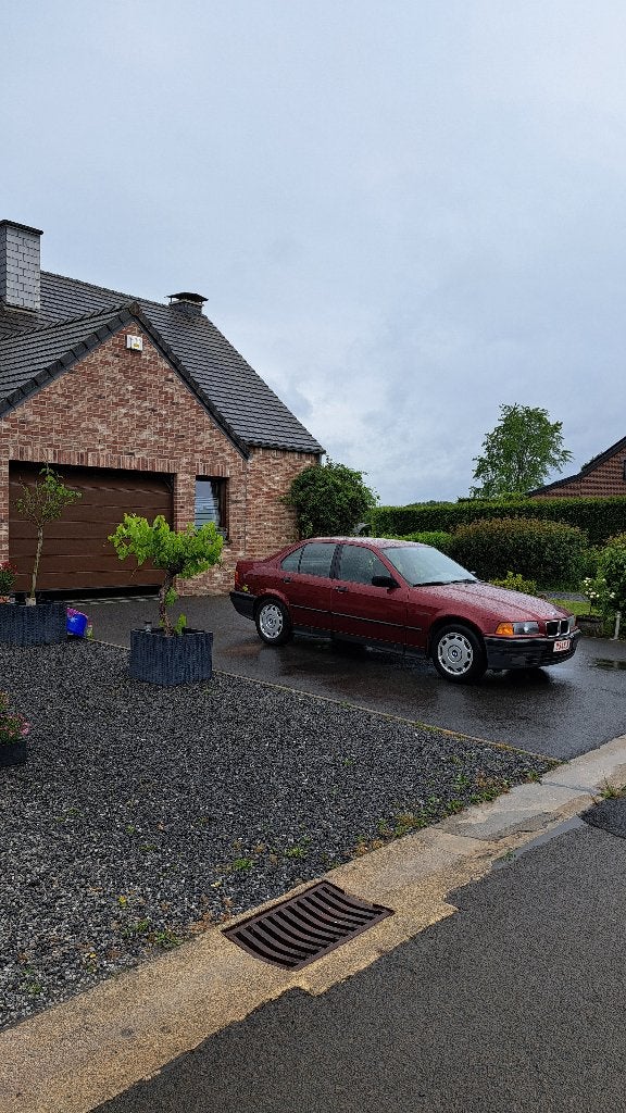 BMW E36 316I 1er propriétaire!/Sortie de garage!, Achat, 5 portes, Particulier, BMW