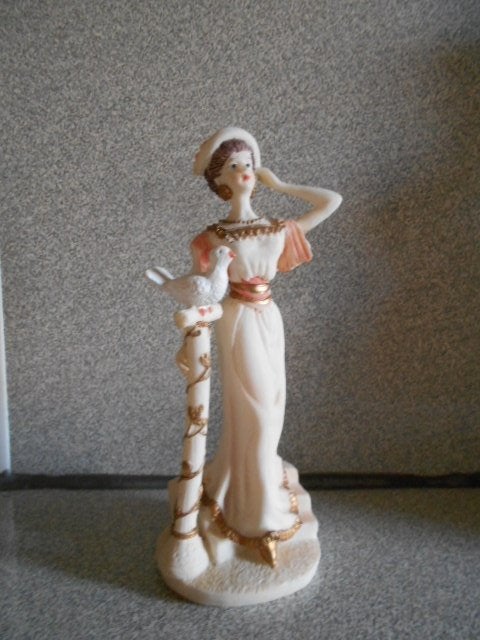 Beeldjes : 'Dames in Belle epoque stijl', Ophalen of Verzenden