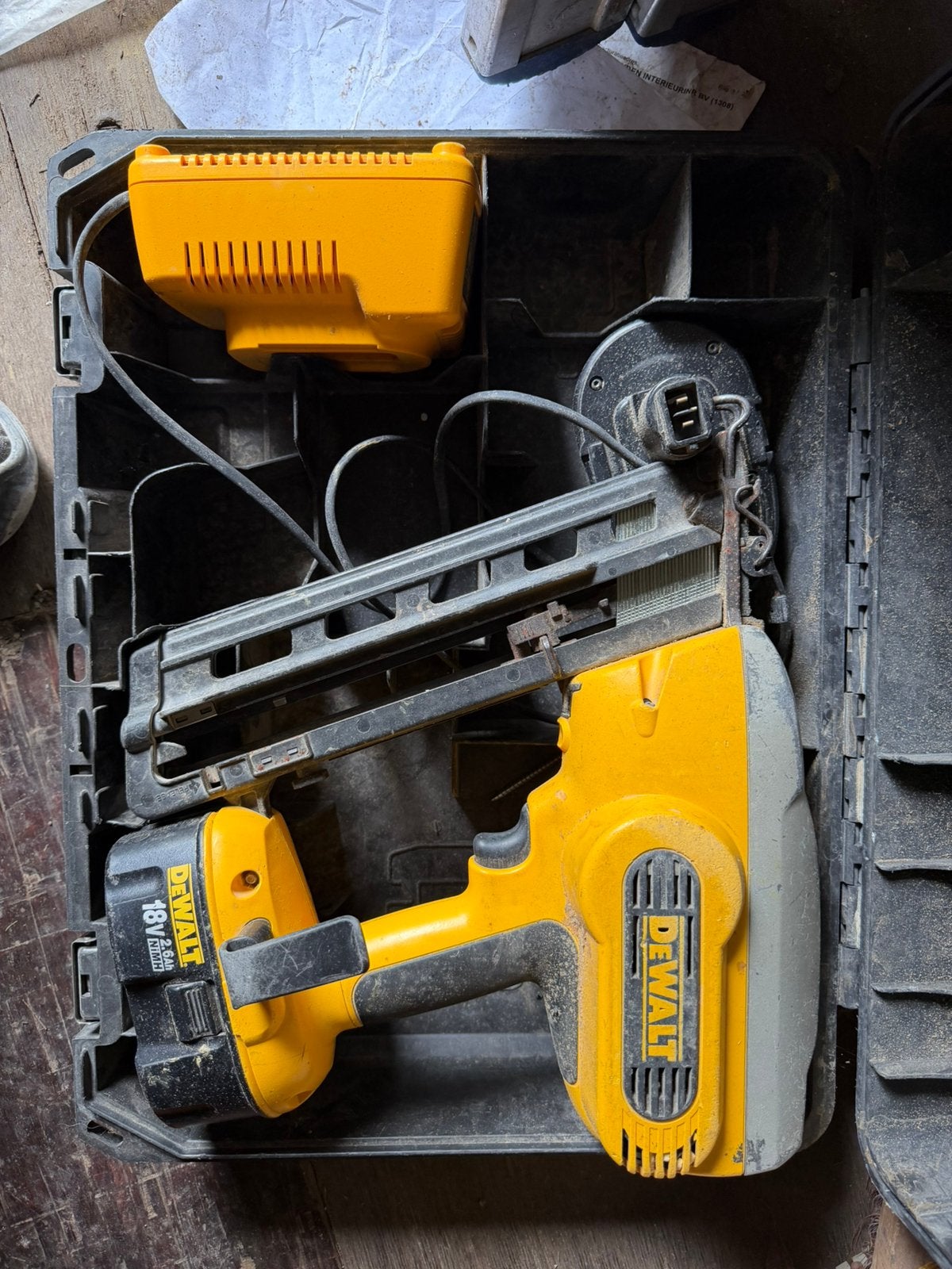 Dewalt schieter 16ga, Ophalen, Gebruikt