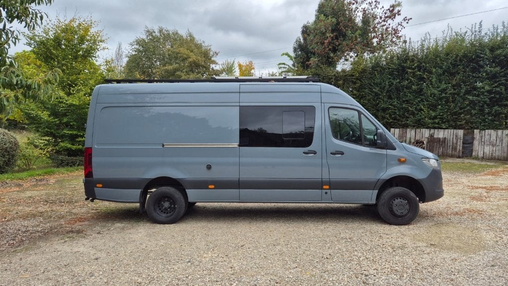 Van Mercedes full équipé - que 9800 km - sous TVA -, Ophalen