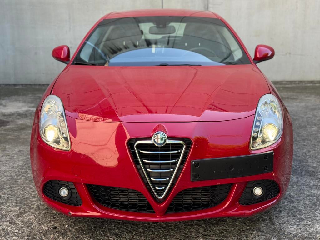 ALFA ROMEO GIULIETTA/AUTOMATIQUE ! /PREMIER PROPRIÉTAIRE !, Autos, Rouge, Euro 5, Achat, Entretenue par le concessionnaire