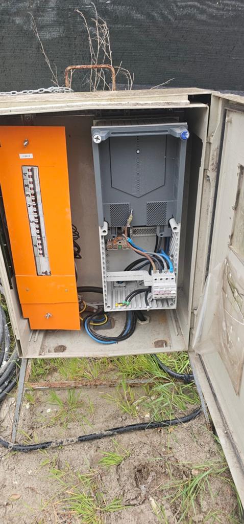 Werfkast 3x220v met ongeveer 35m kabel  5g10mm² H07RN-F, Doe-het-zelf en Bouw, Ophalen