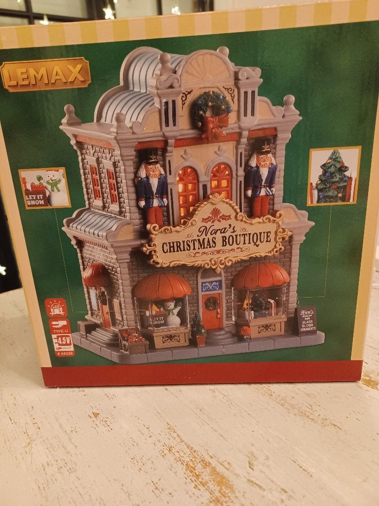 KERST LEMAX NORA S CHRISTMAS  BOUTIQUE NIEUW, Diversen, Ophalen of Verzenden, Nieuw