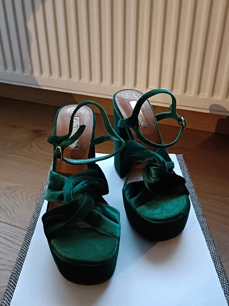 Sandales plateforme vertes en velours Primark – 36 – neuves, Vêtements | Femmes, Chaussures, Enlèvement ou Envoi, Vert, Porté