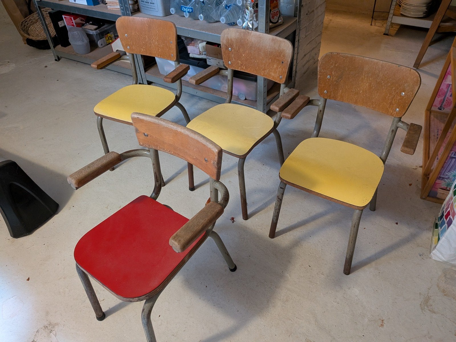 retro schoolstoelen uit kleuterklas, Huis en Inrichting, Ophalen