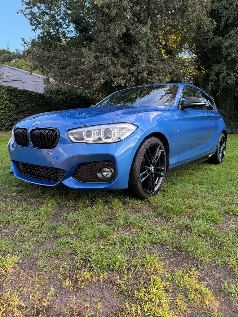 bmw 1.8 i automaat M pakket bj2018 (105200km), Autos, Achat, Euro 6, Noir, 2 portes