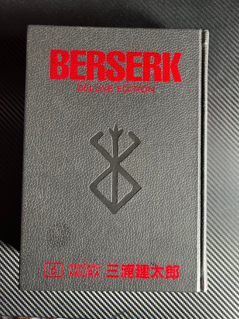 Berserk Deluxe Edition Volume 6, Boeken, Meerdere comics, Ophalen of Verzenden, Zo goed als nieuw, Japan (Manga)
