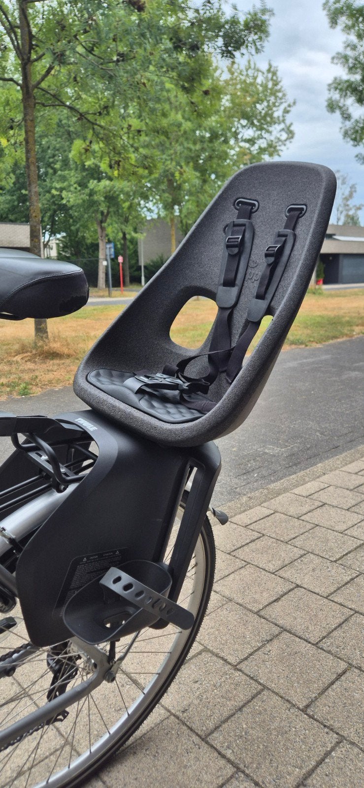Thule Yepp Maxi kinderstoel fiets, Fietsen en Brommers, Ophalen, Achterzitje, Voetsteuntjes, Zo goed als nieuw