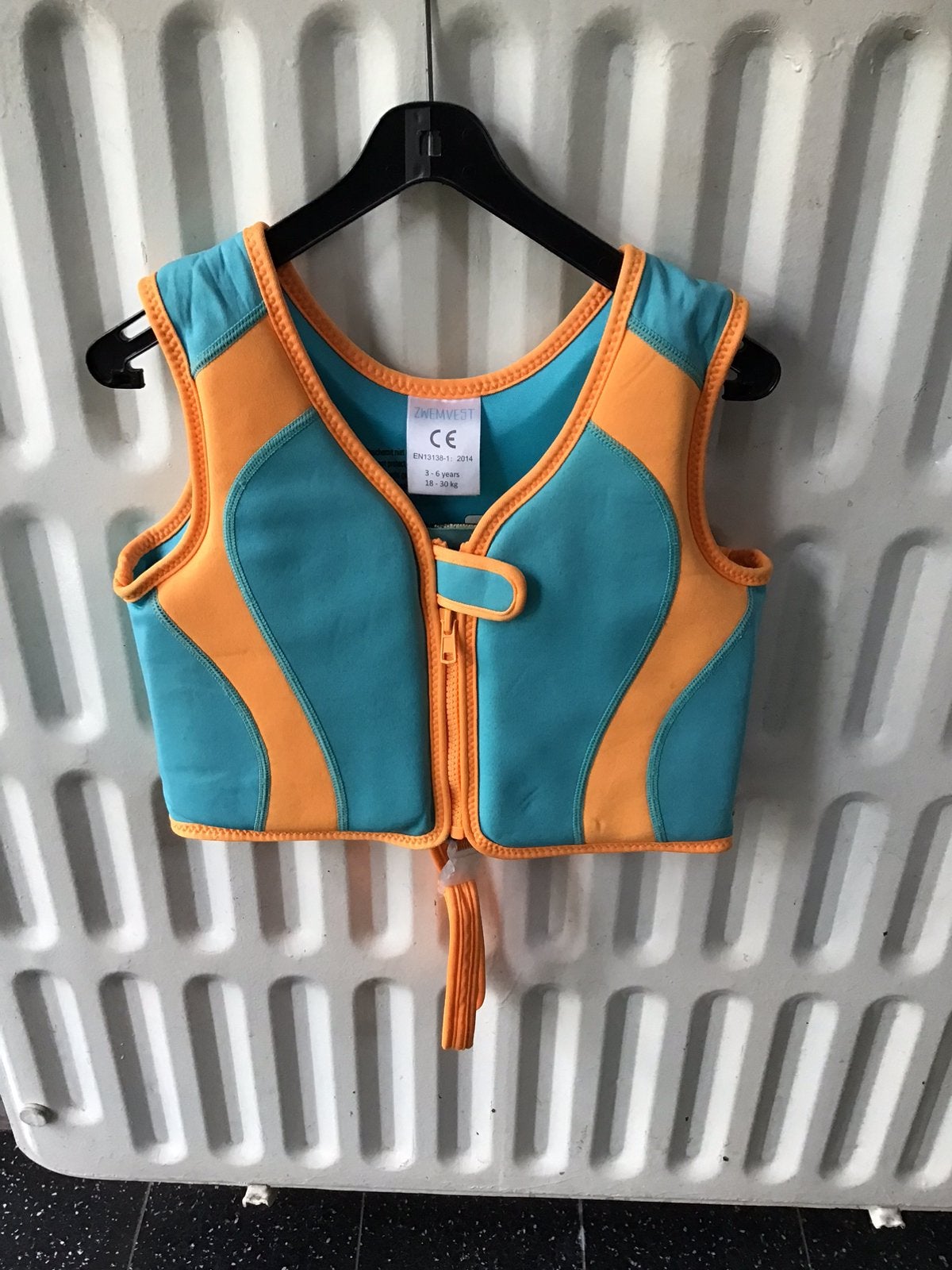 Zwemvest, Watersport en Boten, Watersportkleding, Ophalen, Zo goed als nieuw
