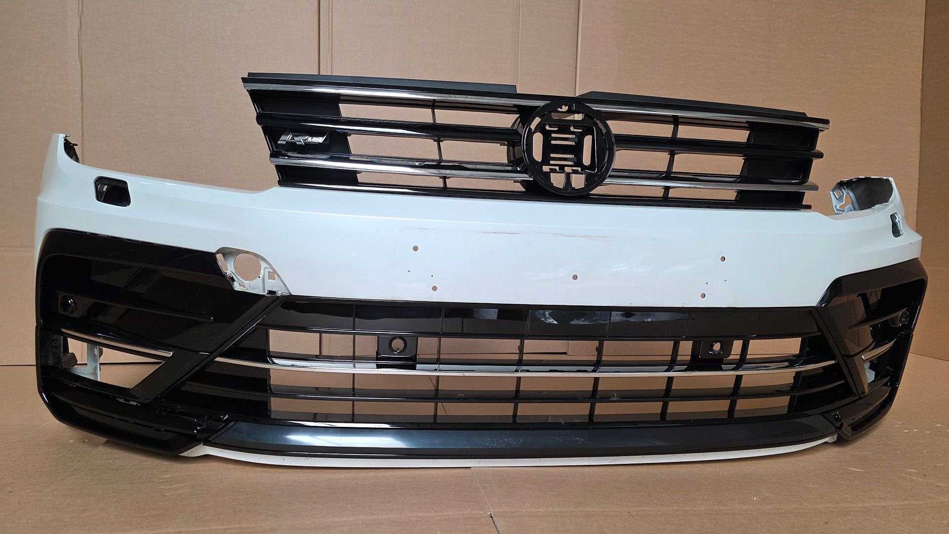Voorbumper VW Tiguan 5NA R-line 6xPDC KLS L 0K1 BUMPER ORGIN, Volkswagen, -, Origine de la pièce connue, Utilisé