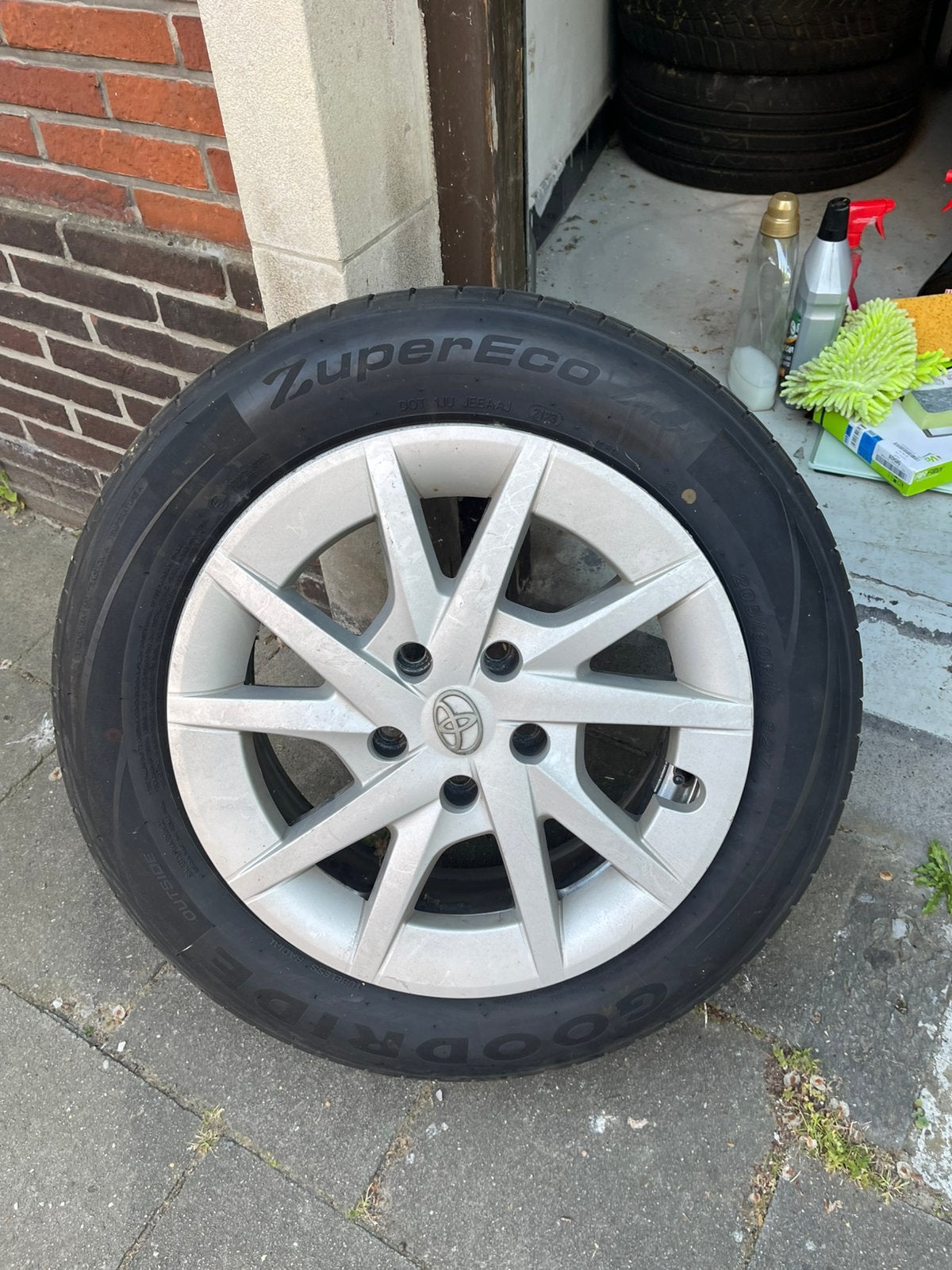 Toyota 16" velgen  Prius Plus+, Auto-onderdelen, Banden en Velgen, Gebruikt, 16 inch, 205 mm, Band(en)