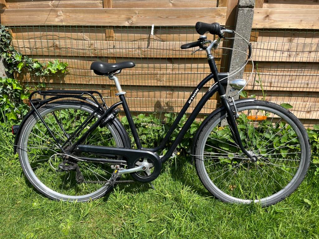 Zwarte damesfiets b’twin te koop!, Fietsen en Brommers, Ophalen, Gebruikt, Overige merken, Versnellingen