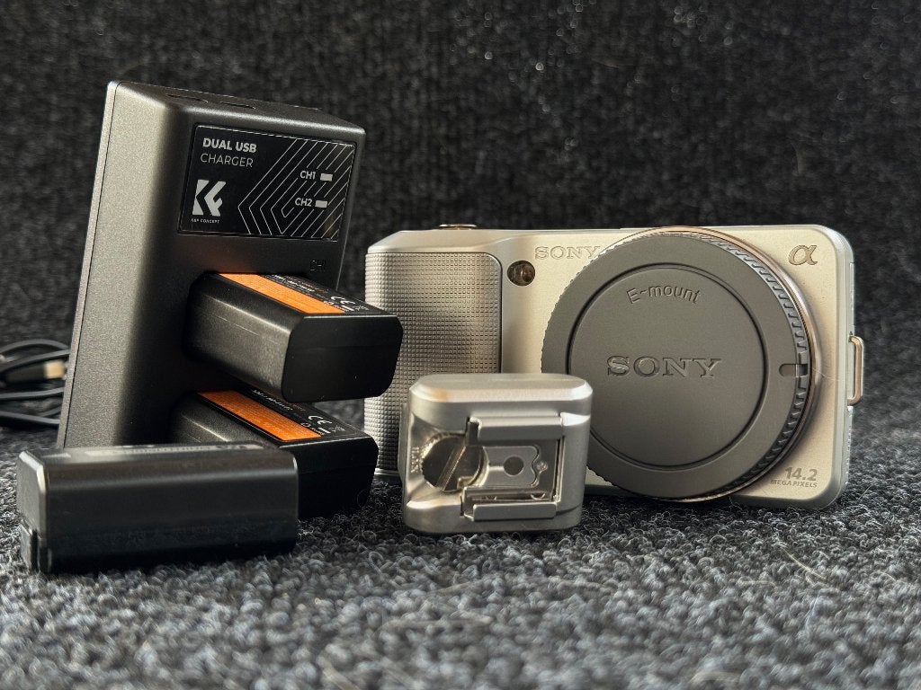 Sony NEX-3 met 50mm f1.2, 10mm f3.5 en accessoires, Enlèvement ou Envoi, Compact, 14 Mégapixel, Utilisé