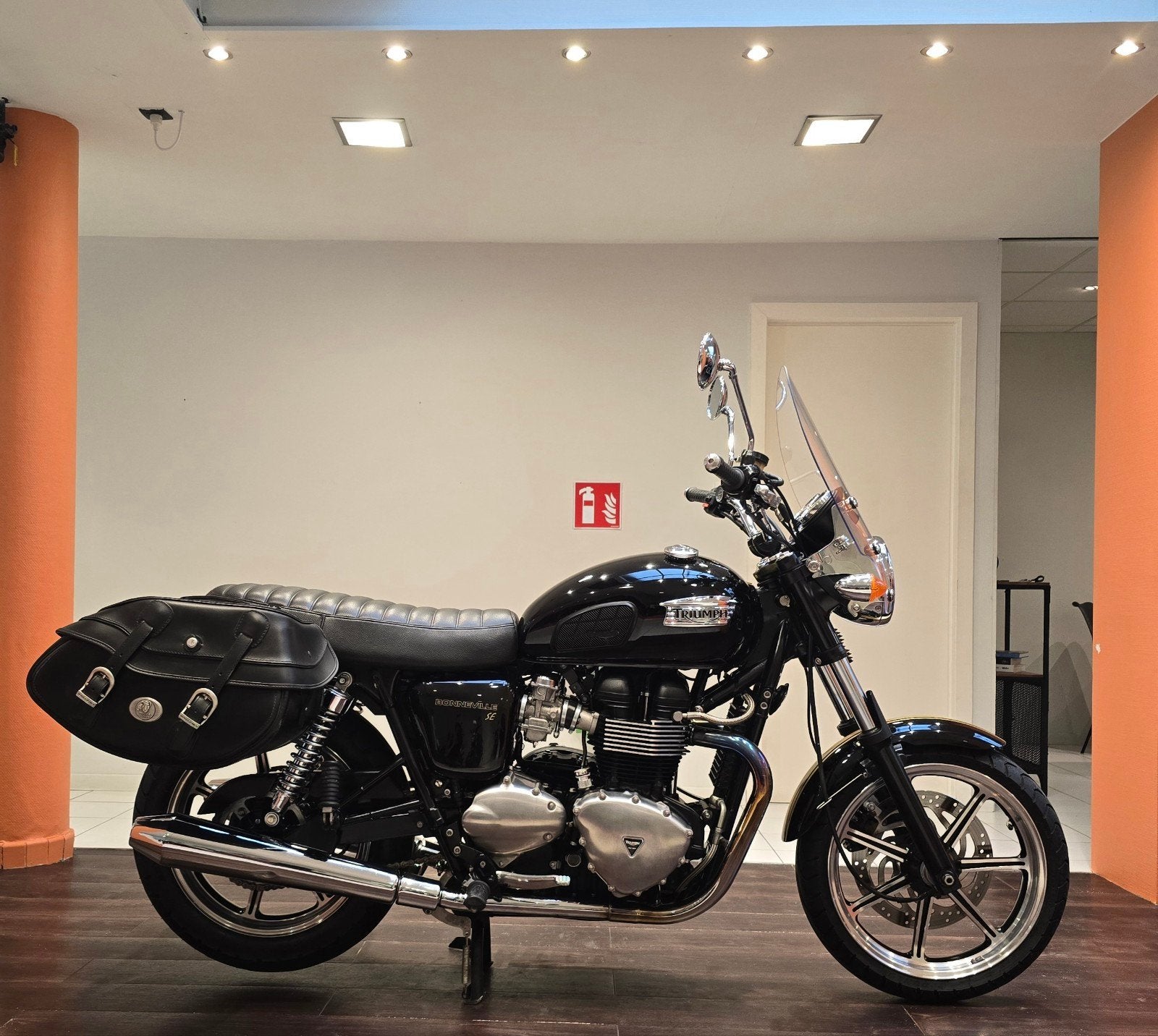Triumph Bonneville SE**2010**11.954km**Garantie, Bedrijf, 865 cc