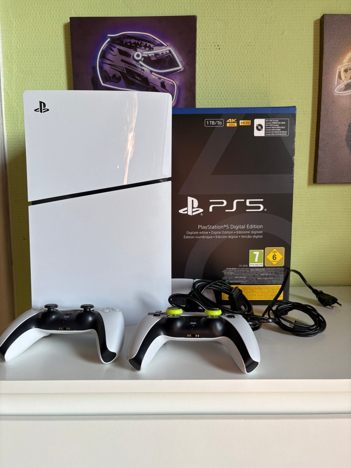 Ps5 digital slim + 2 controllers, Games en Spelcomputers, Ophalen of Verzenden, Zo goed als nieuw