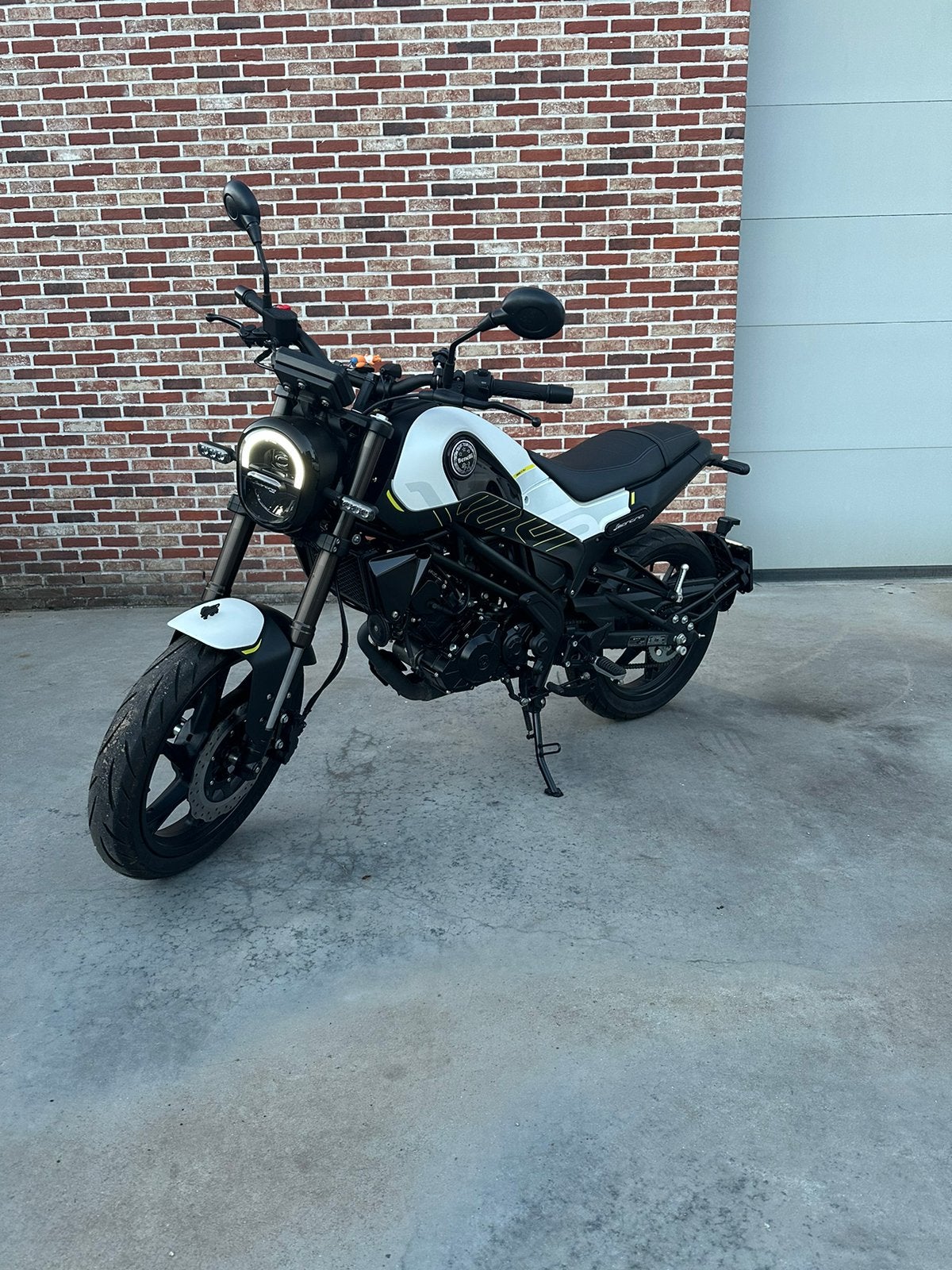 Benelli leoncino 125 nagelnieuwe 125cc motor!, Motos, Éclairage LED, Naked bike, 125 cm³, Jusqu'à 11 kW