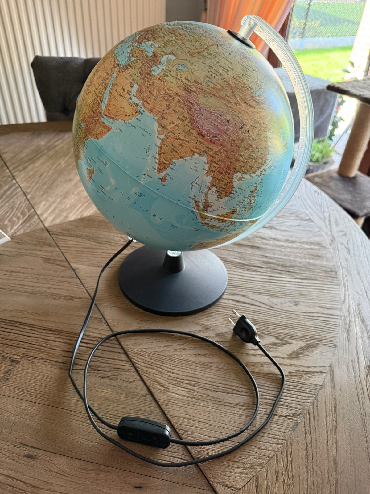 Verlichte wereldbol in nieuwstaat, Ophalen, Zo goed als nieuw
