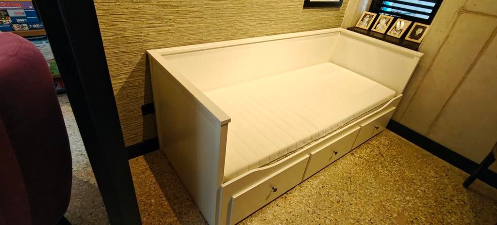 Hemnes uitschuifbare bedbank 80x200 / 160x200, Huis en Inrichting, Ophalen