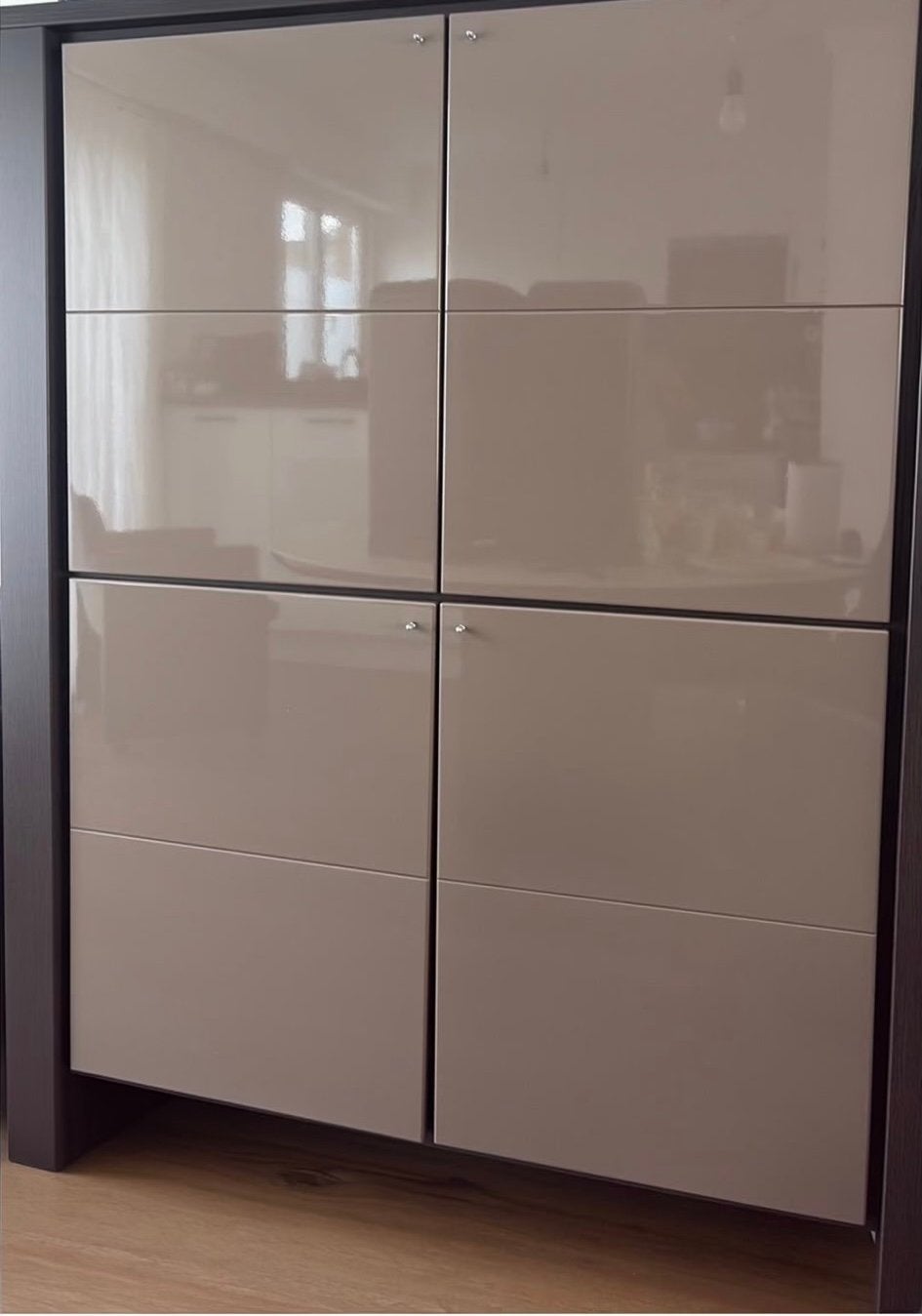 Une belle armoire, Enlèvement, Comme neuf, Avec porte(s)
