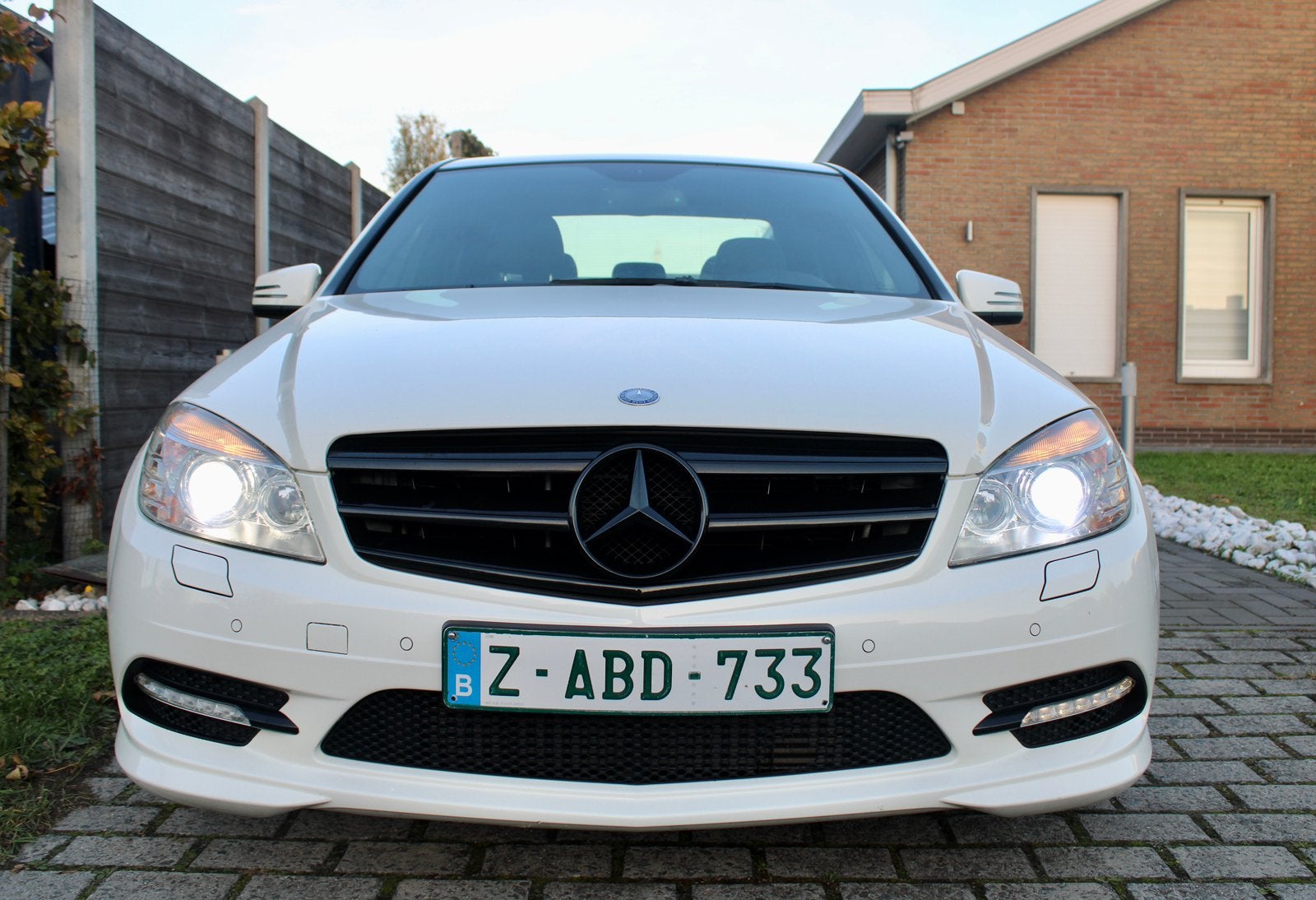 MERCEDES BENZ C180 BENZINE AMG PACK | VOSSEN/NAVI | GARANTIE, Auto's, Dealer onderhouden, Achterwielaandrijving, Zwart, Leder en Stof