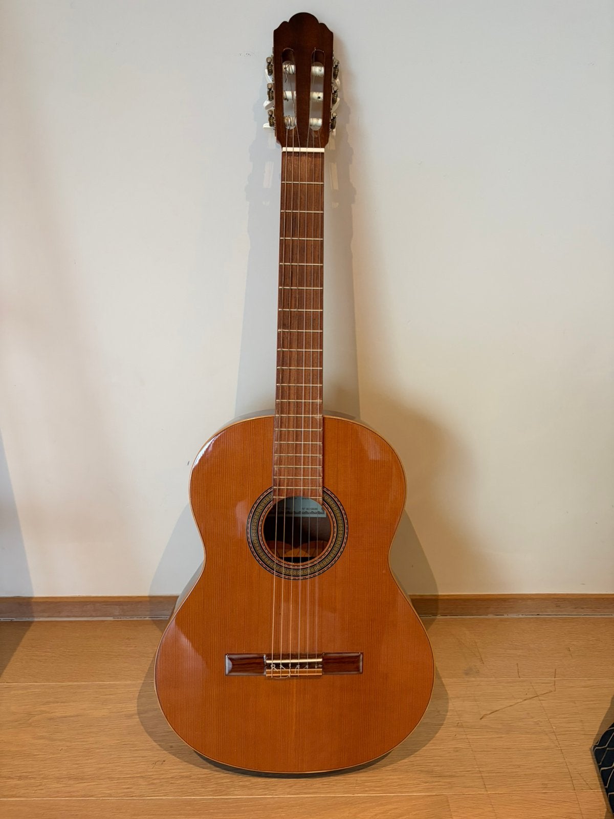Alhambra 1P Cedro – Spaanse klassieke gitaar – Made in Spain, Muziek en Instrumenten, Snaarinstrumenten | Gitaren | Akoestisch