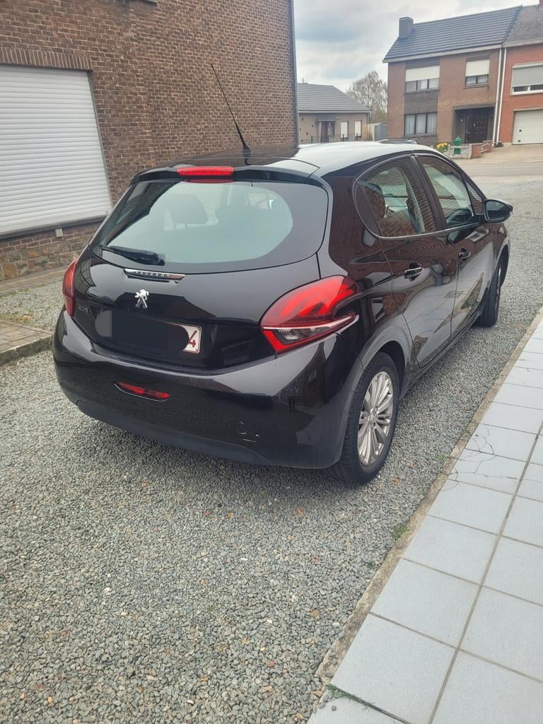 Peugeot 208  1200 cc 4/2018, Auto's, Stof, 82 kW, Zwart, USB