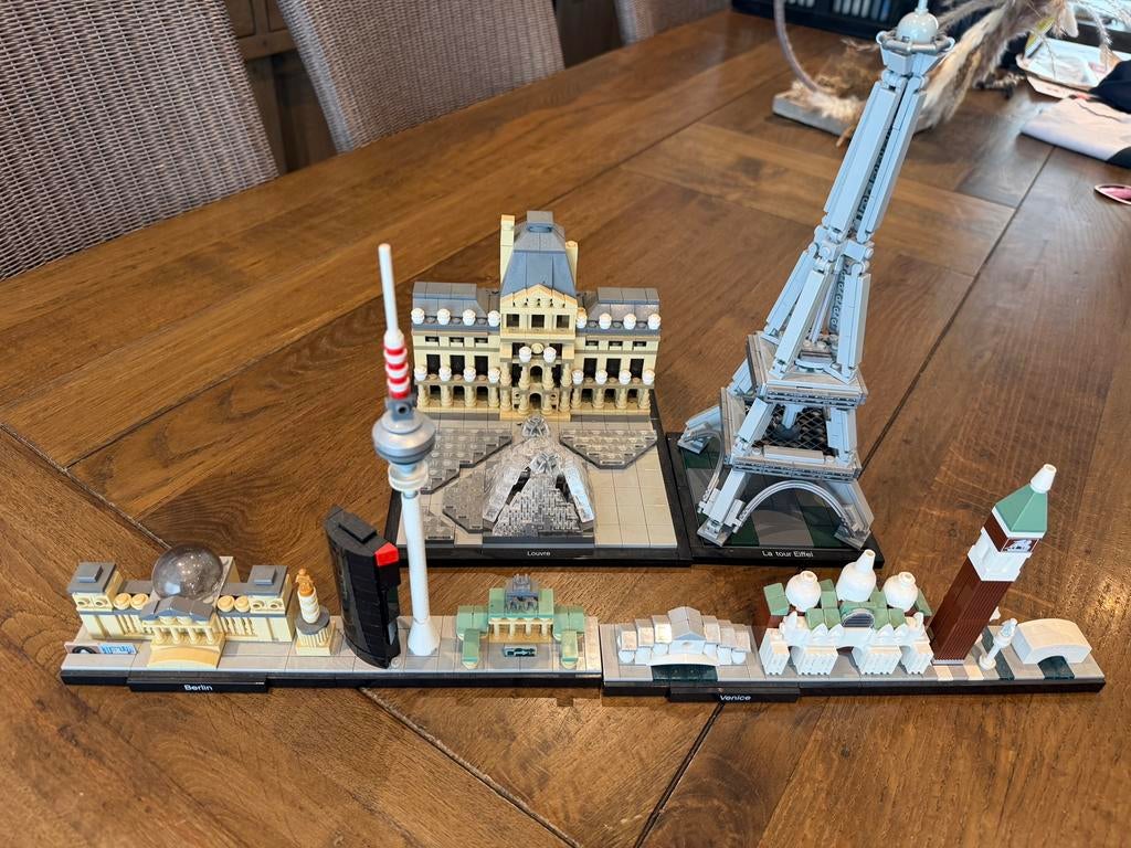 LEGO architecture set  (Louvre, Eiffel, Venice, Berlin), Kinderen en Baby's, Speelgoed | Duplo en Lego, Gebruikt, Lego, Complete set