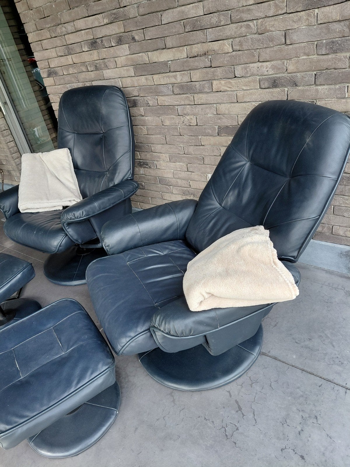 2 draai relaxzetels, Ophalen, Minder dan 75 cm, Leer, Zo goed als nieuw