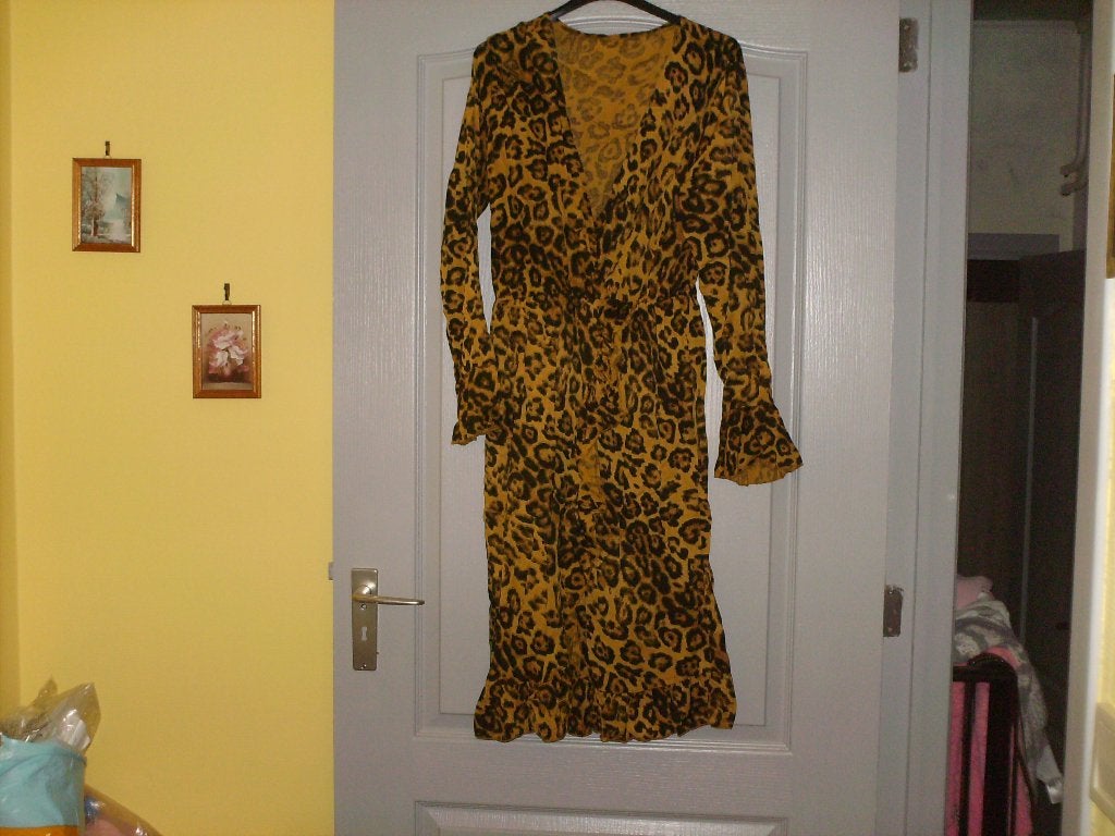 a vendre robe pour dame, Kleding | Dames, Jurken, Ophalen of Verzenden, Nieuw, Overige kleuren, Onder de knie