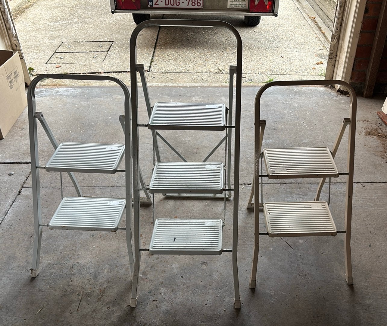 Lot van 3 metalen Keukentrappen, Doe-het-zelf en Bouw, Ladders en Trappen, Ophalen, Zo goed als nieuw