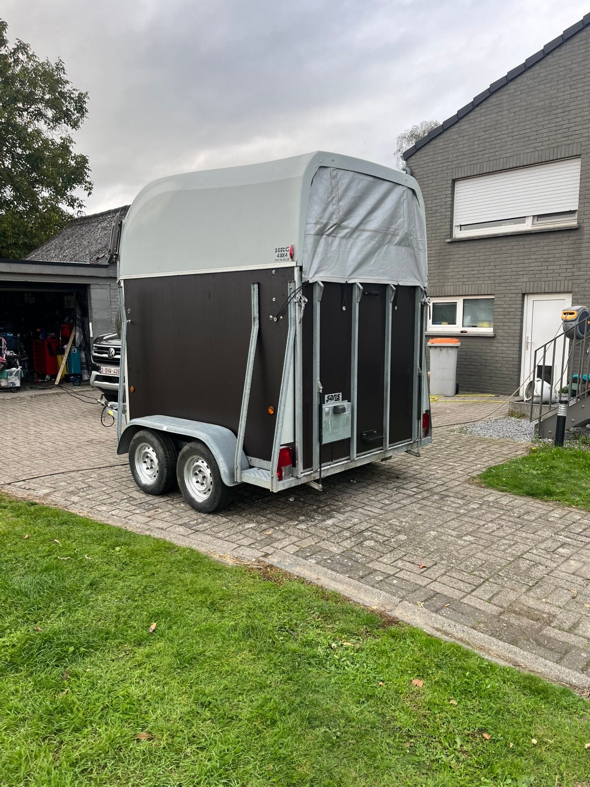Saris 2 paardstrailer nieuw !!, Ophalen, Zo goed als nieuw, 2-paards trailer