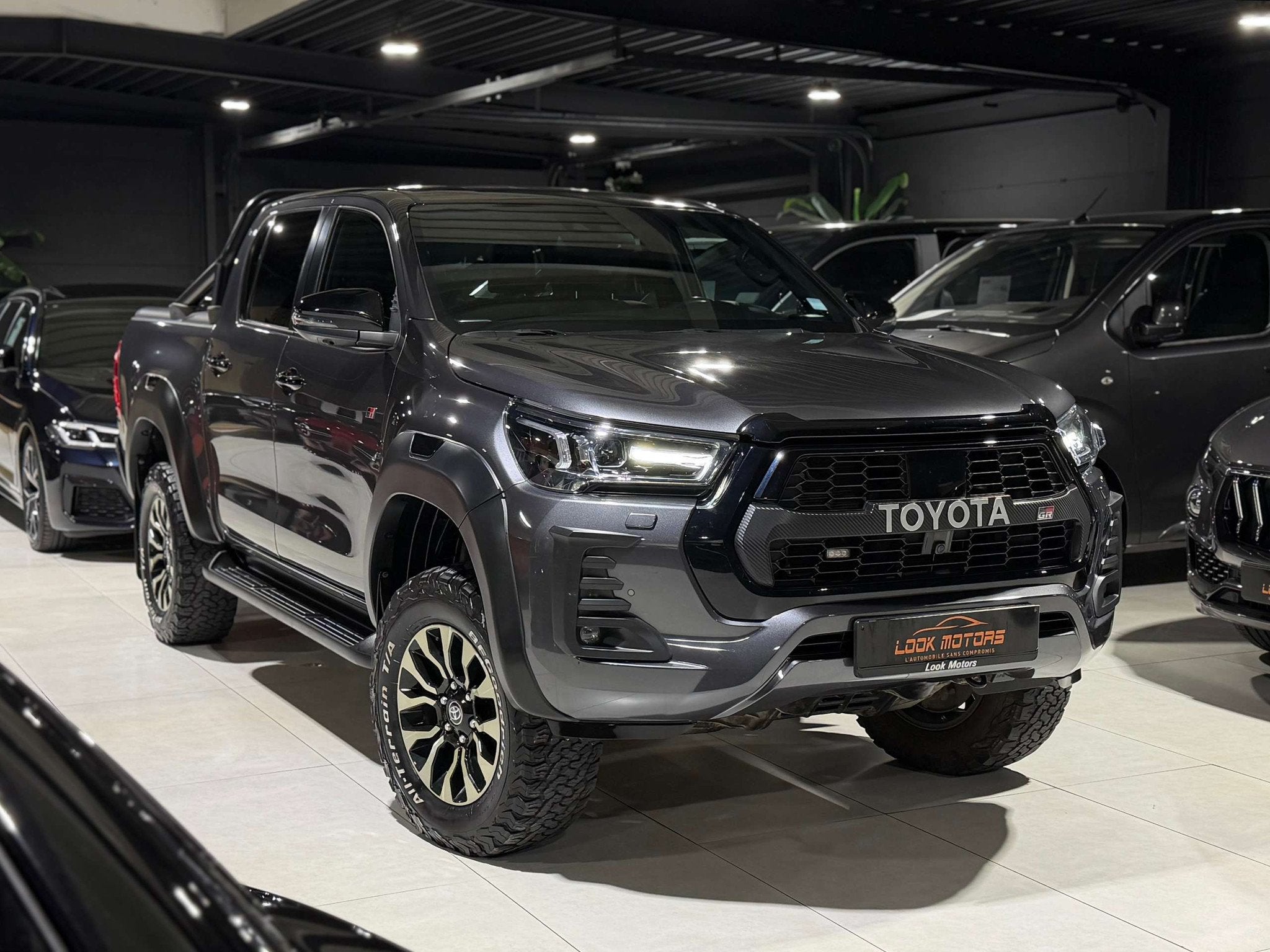 Toyota Hilux 2.8 D-4D 4WD GR SPORT 204cv Bt Automatique DRCC, Autos, Toyota, Cuir, Argent ou Gris, Achat, Entreprise
