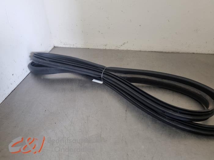 Joint caoutchouc porte coulissante droite d'un Renault Expre, Renault, -, 3 mois de garantie, Utilisé