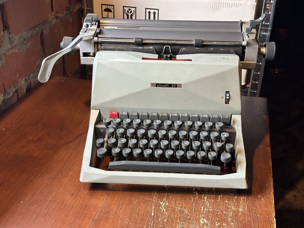machine à écrire Olivetti, Enlèvement