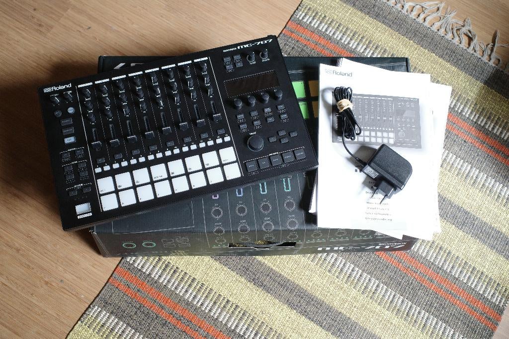 Roland MC-707 met editor, Muziek en Instrumenten, Ophalen of Verzenden, Zo goed als nieuw, Roland