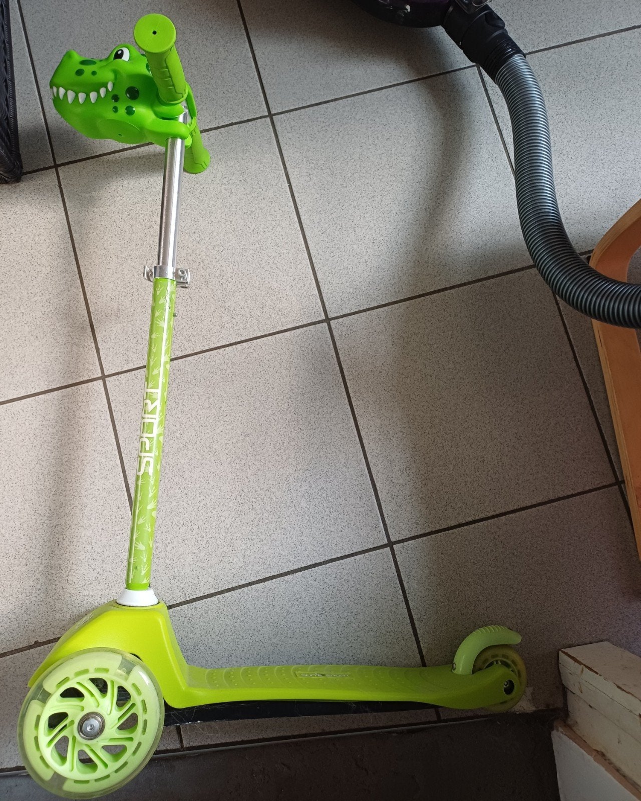 Step met licht, Fietsen en Brommers, Ophalen, Zo goed als nieuw, Gewone step