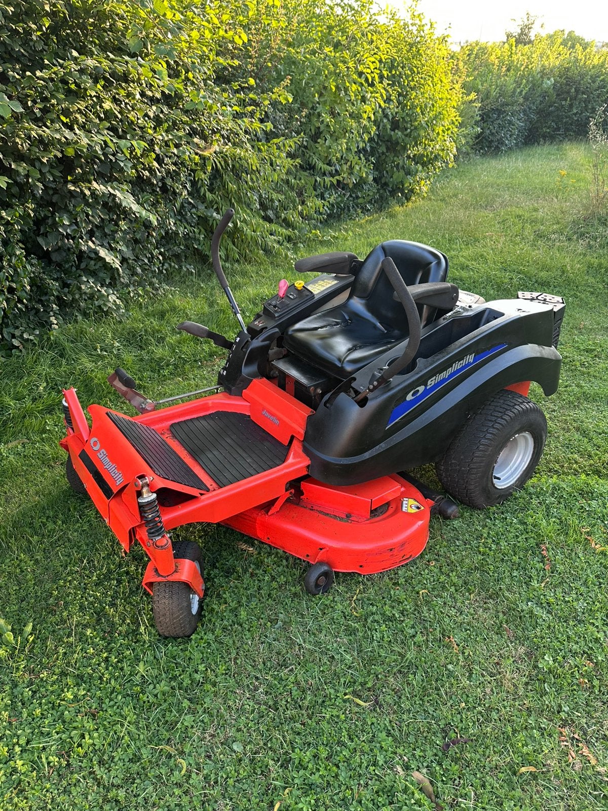 Simplicity Javelin zero-turn zitmaaier - 260 uur, Ophalen, Gebruikt, Mulchfunctie, 120 cm of meer