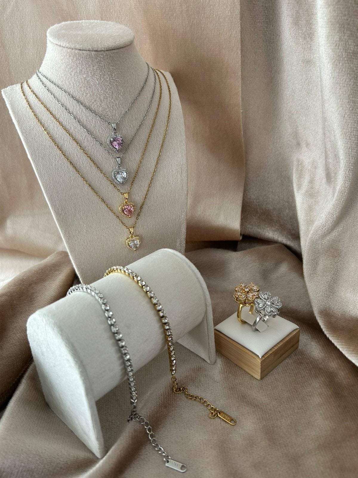 Bijoux dore et argenté a vendre, Handtassen en Accessoires, Kettingen, Overige materialen, Overige kleuren, Nieuw, Ophalen of Verzenden