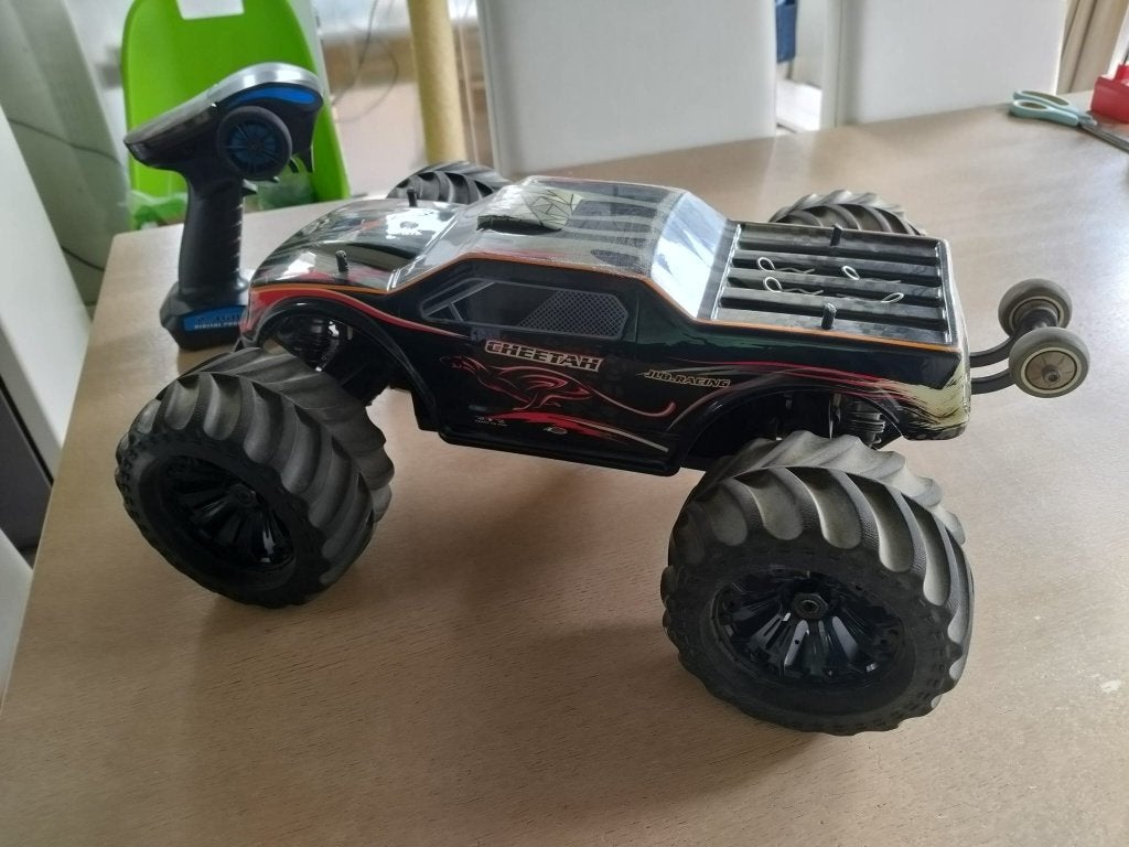 JLB Racing Cheetah 1/10 4WD Brushless RC Monster Truck, Enlèvement ou Envoi, Comme neuf, 1:9 à 1:12, Voiture