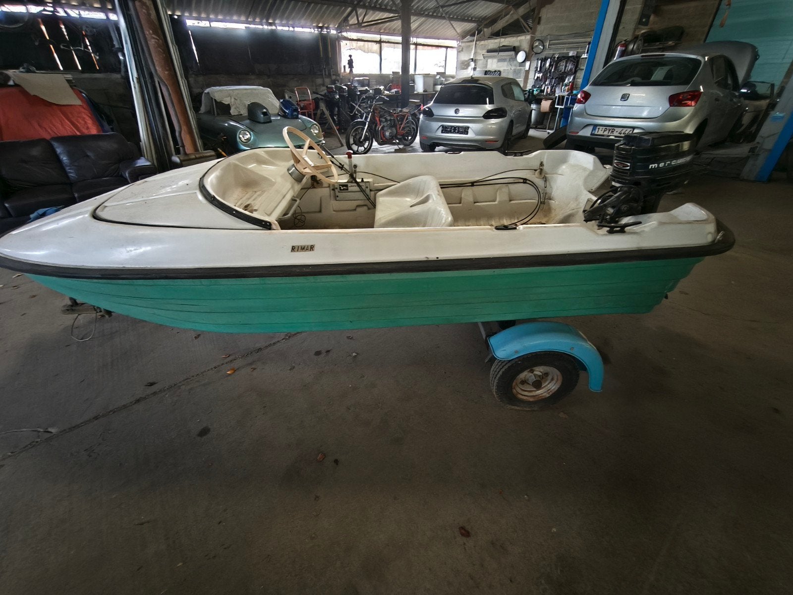 Bateau a moteur hors bord, Enlèvement