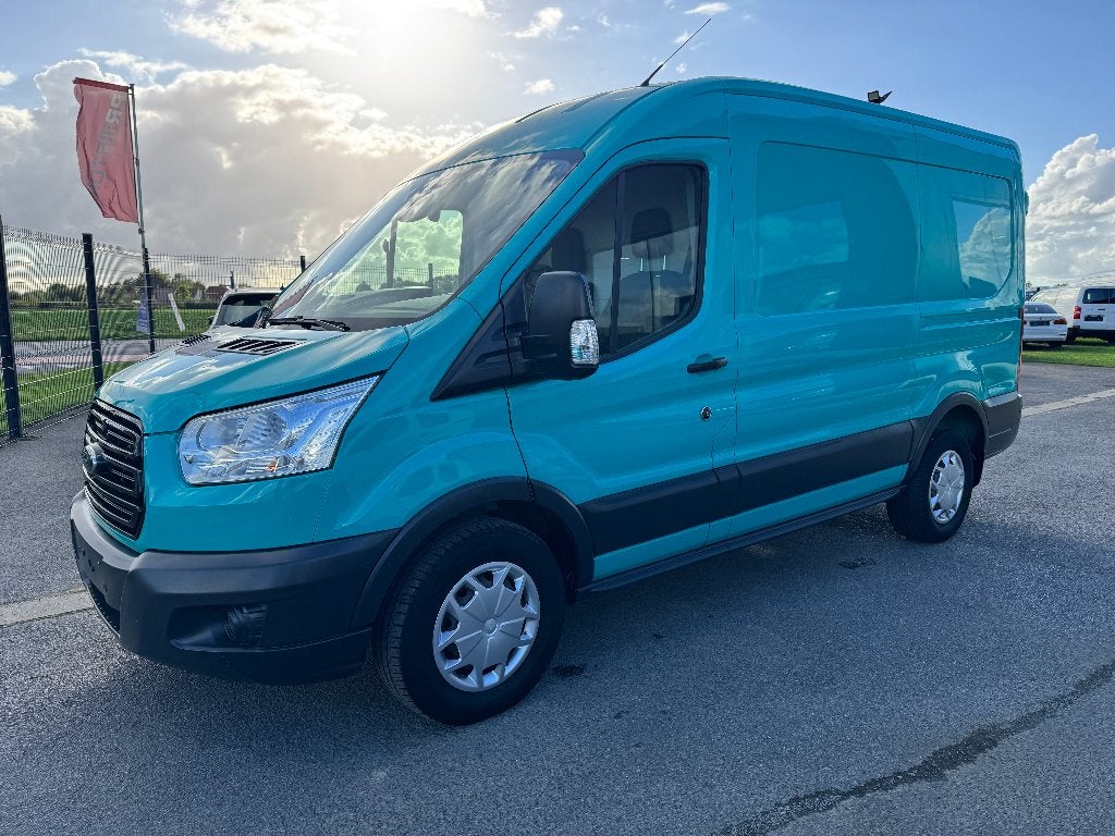 Ford Transit L2H2 2.0 td automaat 1st eig ohboek carplay gps, Dealer onderhouden, Stof, 4 cilinders, Diesel