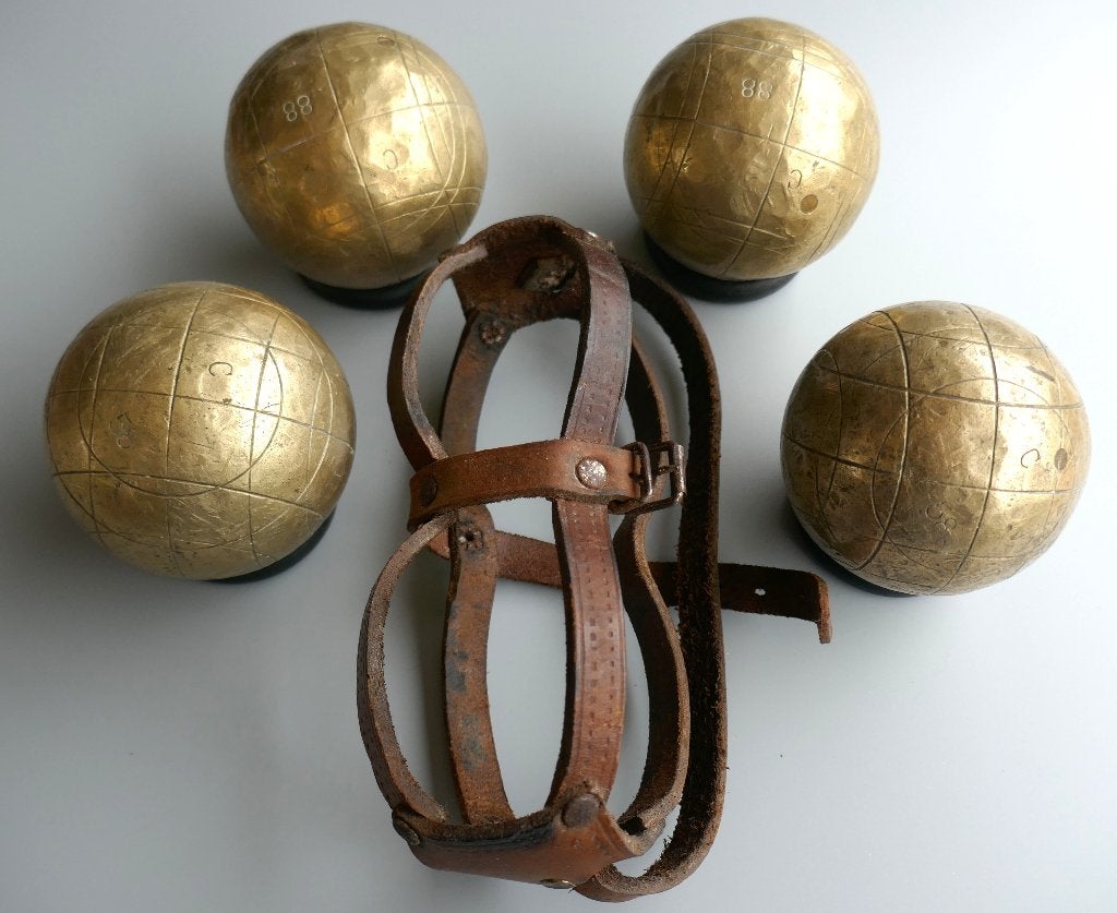 Set 2 x 2 messing petanqueballen , en 1 tasje (collector), Ophalen