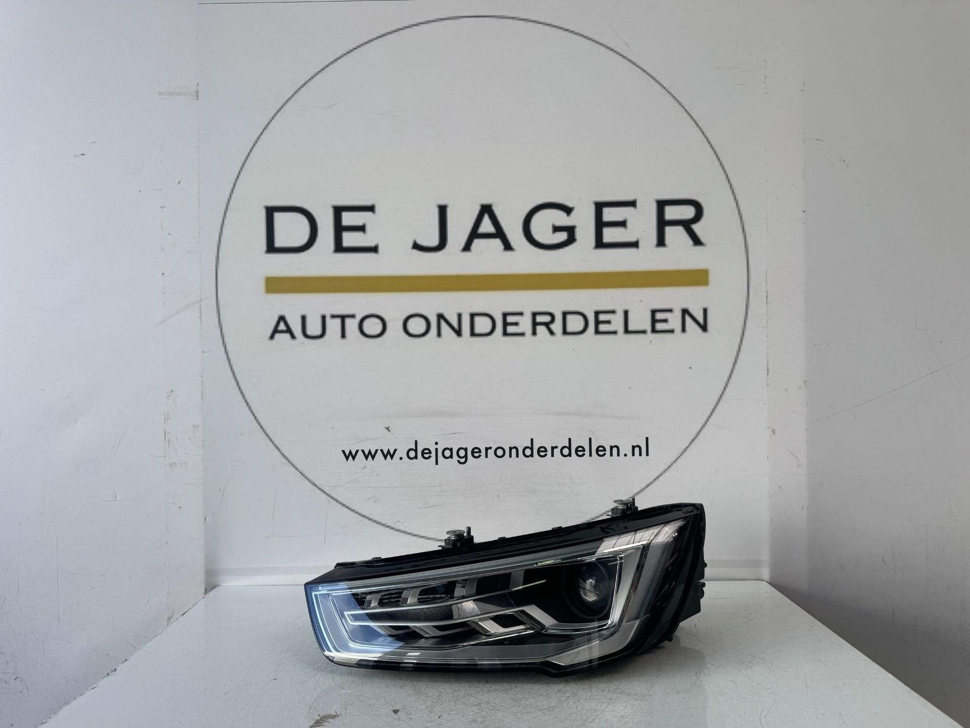 AUDI A1 8XA FULL LED FACELIFT LIEN DE LAMPE DE BORD 8XA94100, AUDI AG, Auto-Union-Strasse 1
85045  Ingolstadt, DE, Audi, Utilisé