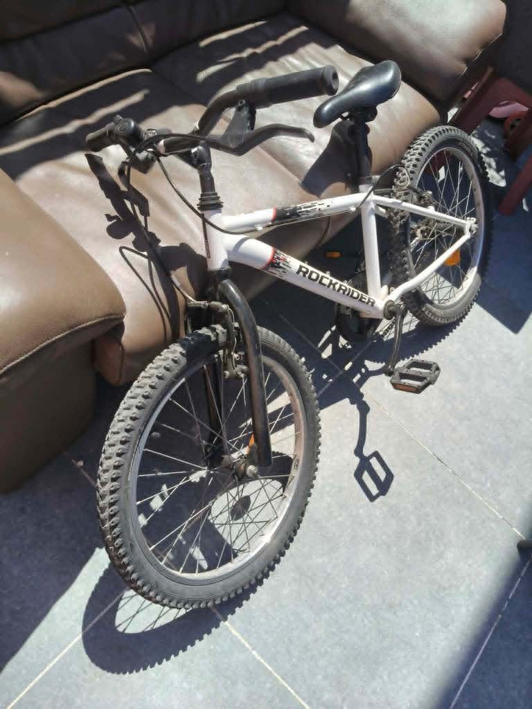 Kinderfiets Rockrider mountainbike 20 inch, Fietsen en Brommers, Ophalen, Gebruikt, Velgrem, Handrem