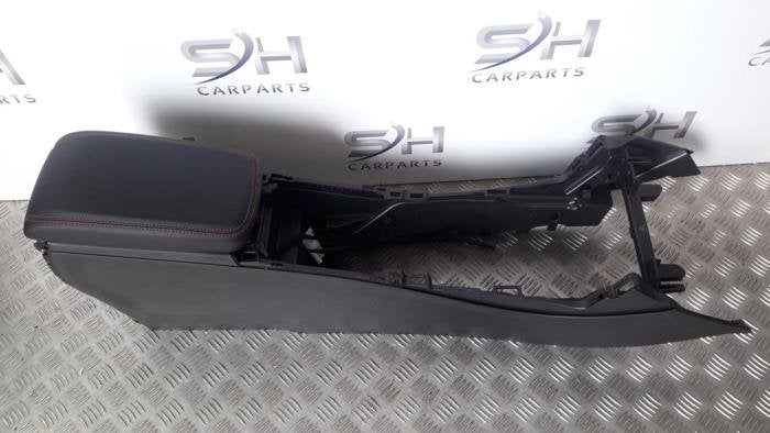 Middenconsoles van een Mercedes CLA, Gebruikt, -, Ophalen of Verzenden, -