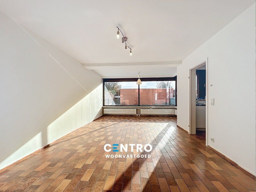 TE KOOP - Appartement op gelijkvloers, Roeselare, 2 pièces, Province de Flandre-Occidentale, 85 m²