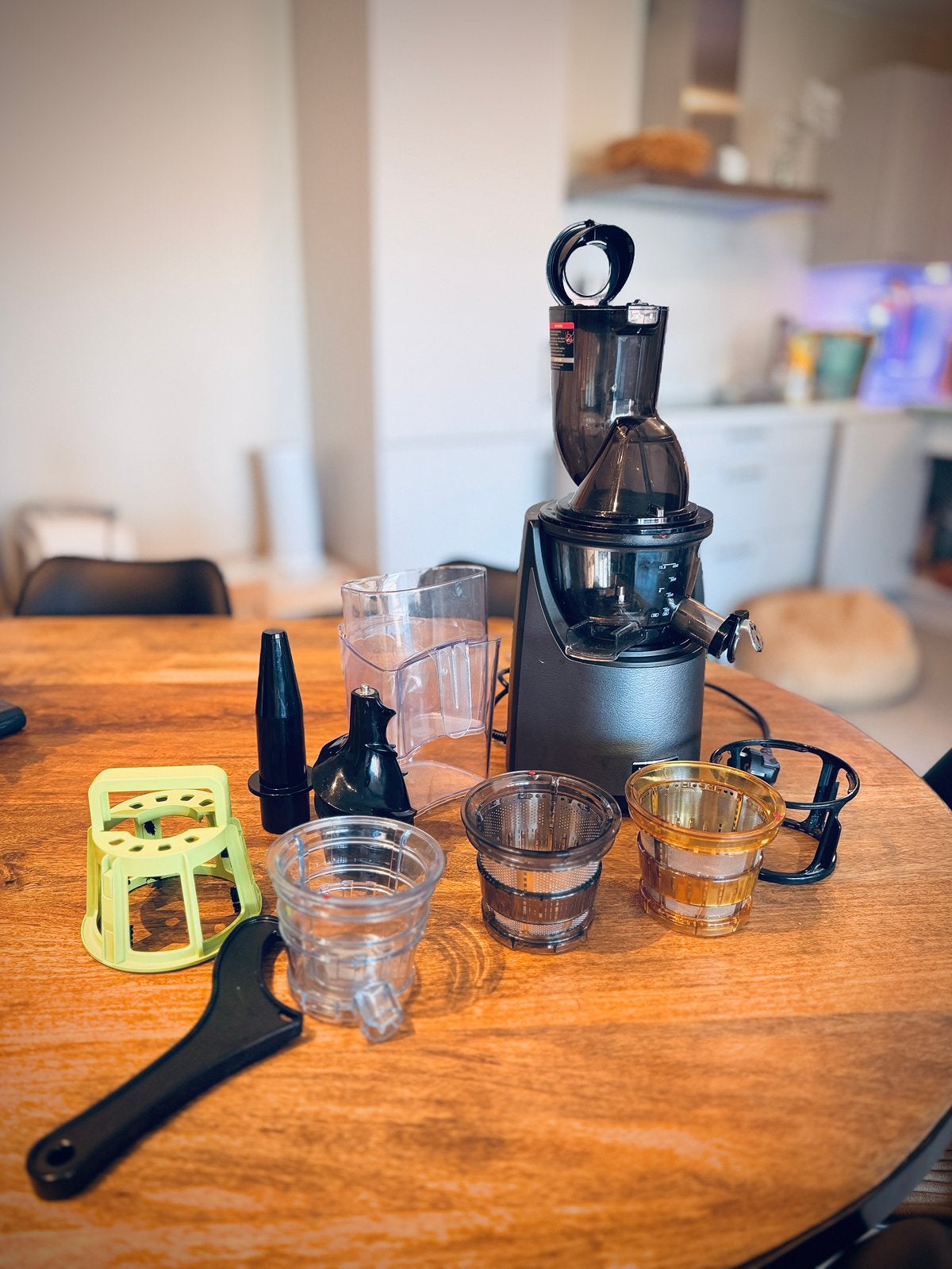 Kuvings EVO820 + Kit sorbet / Smoothie, Electroménager, Extracteurs de jus, Enlèvement, Comme neuf, Électrique