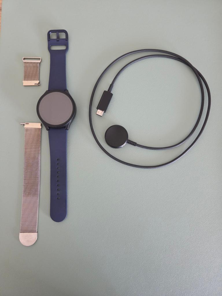 Samsung galaxy watch 5 (44 mm) - smartwatch met extra bandje, Handtassen en Accessoires, Smartwatches, Ophalen, Gebruikt, Zwart