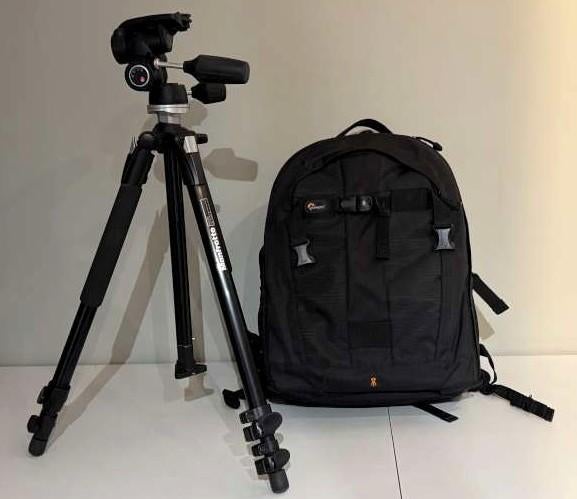 Manfrotto Tripod + Lowepro rugzak, Enlèvement, Neuf, Autres marques