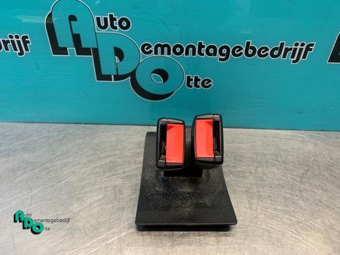 Insertion ceinture de sécurité arrière centre d'un Mini C, -, 3 mois de garantie, -, -